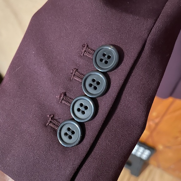 Suit shop women’s burgundy suit jacket - size 2 regular - Picture 3 of 6